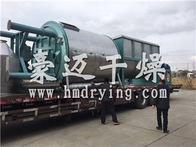 河南客户15立方螺带混合机及大型盘式干燥机发货现场
